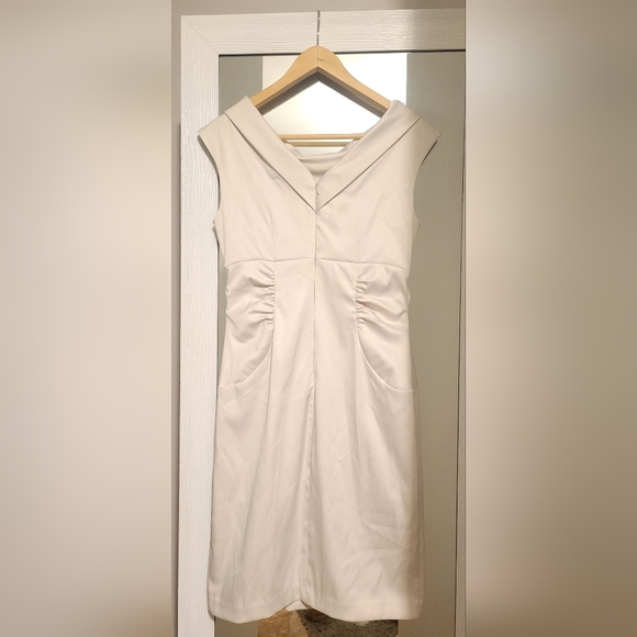 London Times women's dress. - Picture 2 of 3